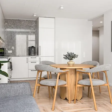 New Modern Center With Old Town Views Appartamento